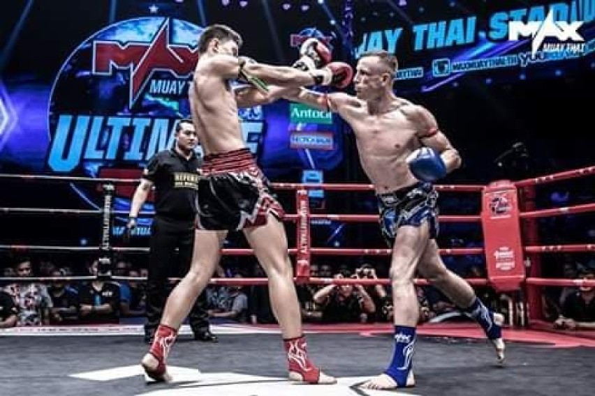 Grzegorz Kubiak, świebodziński fighter z Manchesteru, wygrał na punkty walkę z młodym tajskim przeciwnikiem