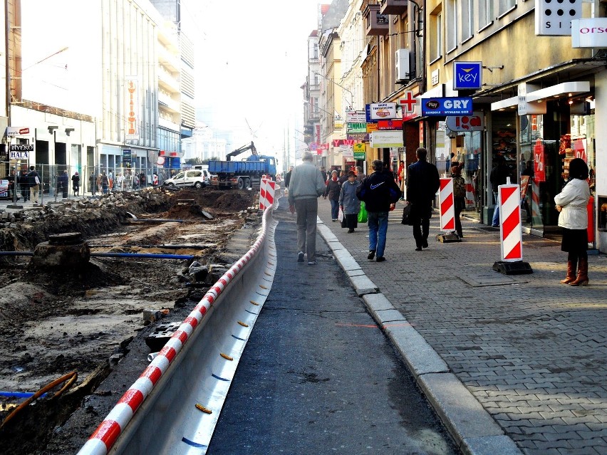 Najdroższa ulica handlowa na Śląsku - 3 Maja - rozkopana wzdłuż i wszerz [FOTO]