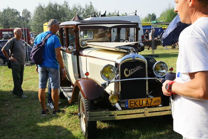 Moto Weteran Bazar w Łodzi. Plenerowa giełda na stadionie Startu