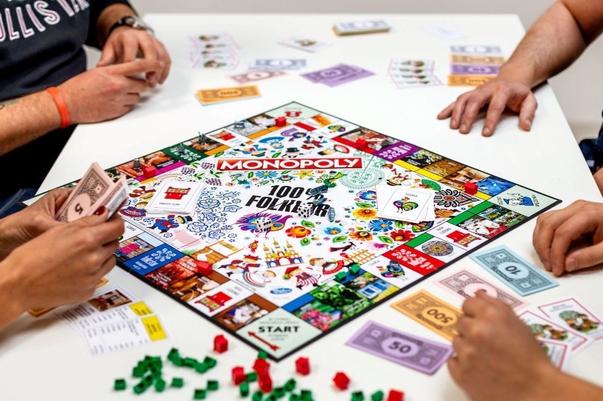 Łowicka firma wydała grę "Monopoly" w wersji folkowej [ZDJĘCIA]