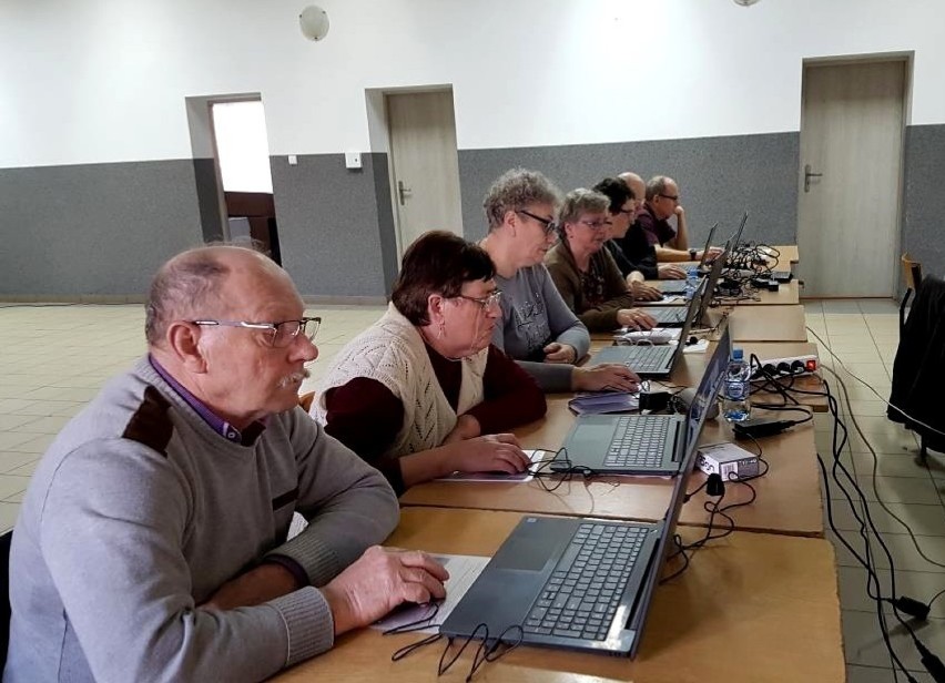 Kurs dla seniorów z gminy Miłoradz w GOKIS w 2019 roku