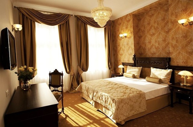 Plac Kolegiacki 5, 61-841 Poznań, tel.: (+48)61 855 05 05
e-mail: recepcja@hotelkolegiacki.pl
www.hotelkolegiacki.pl

Pokój De Lux 2-osobowy: 229,50 PLN

Doba hotelowa zaczyna się od godz. 14:00 w dniu przyjazdu a kończy się o godz. 12:00 w dniu wyjazdu. Cena nie zawiera śniadania.

ZOBACZ TAKŻE:
Poznań za pół ceny 2015: Tańsze spektakle, kino i koncerty! [PROPOZYCJE]
Czytaj więcej o akcji Poznań za pół ceny 2015