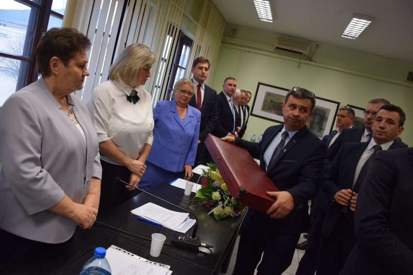 Nowy burmistrz Warty Krystian Krogulecki zaprzysiężony. Przewodniczącym rady pozostał Grzegorz Kopacki (zdjęcia)