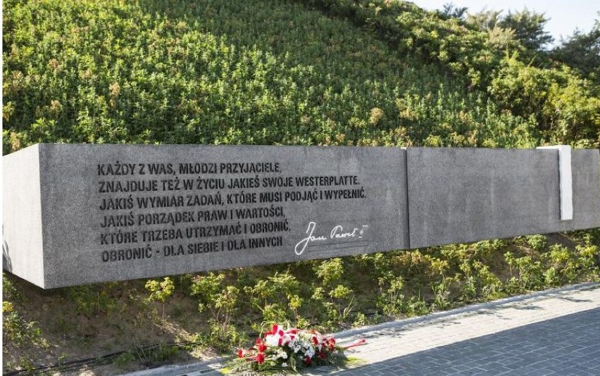 Tablica ze słowami papieża Jana Pawła II na Westerplatte [ZDJĘCIA]