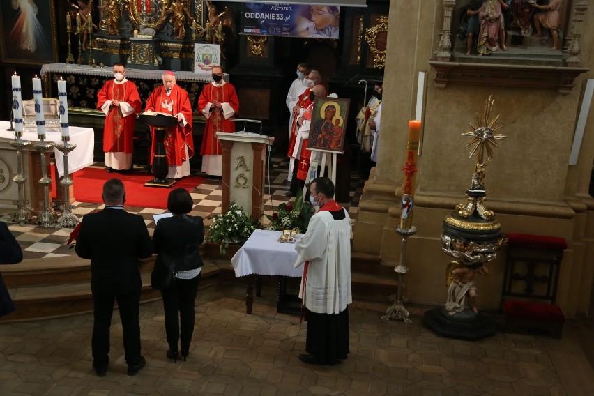 Młodzież z dekanatu przemęckiego przystąpiła dziś do sakramentu bierzmowania.