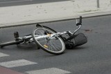 Kolejne niebezpieczne potrącenie rowerzystki na ulicy Ogrodowej w Pleszewie. 62-latek z Kalisza został ukarany wysokim mandatem