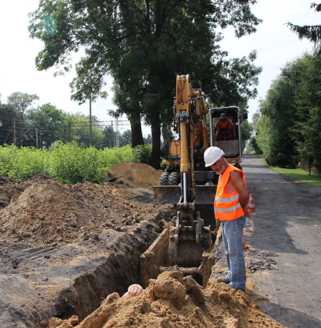 Budowa kolektora w ulicy Torowej to największa inwestycja kanalizacyjna gminy Wieluń w 2018 r. W najbliższych latach zostaną skanalizowane miejscowości Olewin i Starzenice