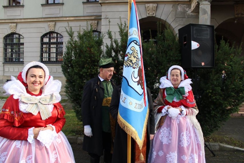 Święto Odzyskania Niepodległości w Żywcu. Kwiaty, msza w intencji Ojczyzny i koncert [ZDJĘCIA]