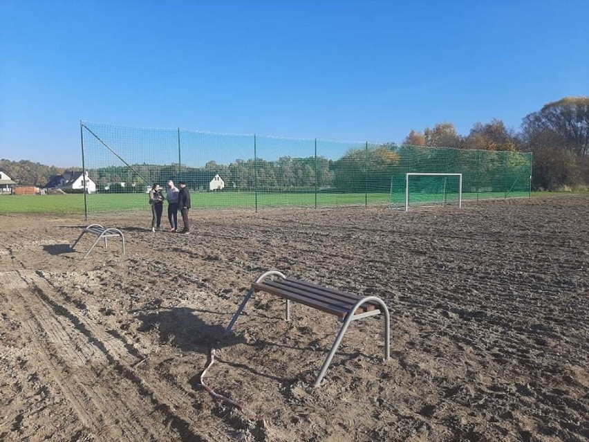 Powstaje boisko sportowe w Chachalni [ZDJĘCIA] 