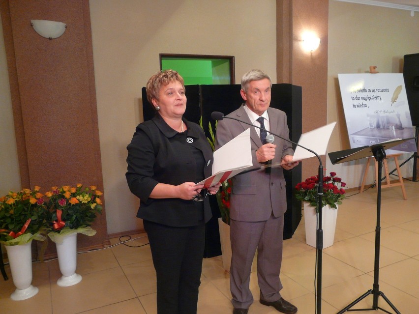 Wieluń: Starosta nagrodził pracowników oświaty