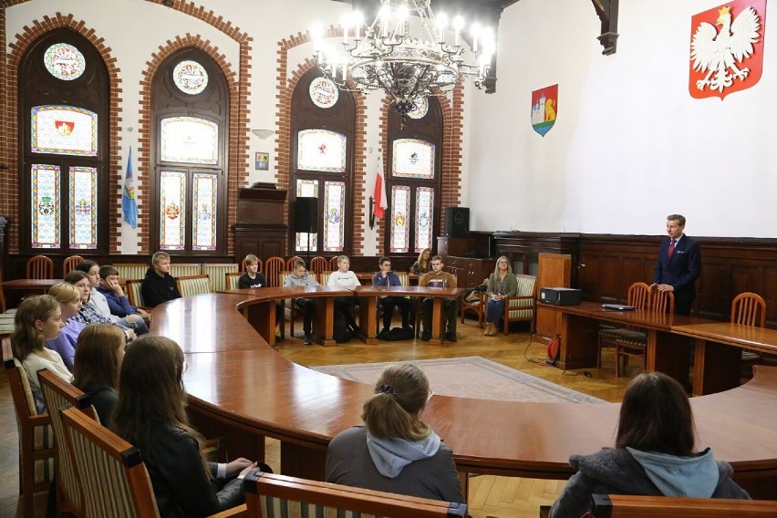Uczniowie odwiedzili lęborski ratusz w ramach doradztwa zawodowego