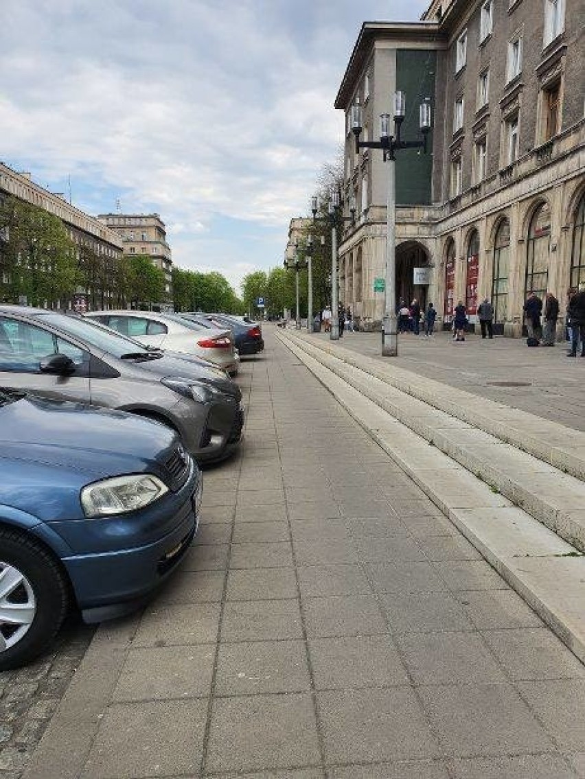 Kraków. Jesienią rozpocznie się przebudowa alei Róż w Nowej Hucie. Zamiast betonu będzie zieleń, tak jak dawniej [ZDJĘCIA]