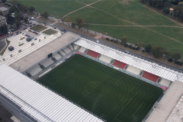 Zarząd Infrastruktury Sportowej unieważnił przetarg na wymianę murawy na stadionie Cracovii, ponieważ oferta jaka została złożona przekraczała kosztorys zamawiającego.