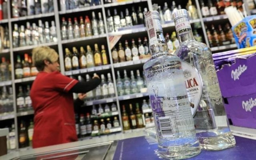 Nocna prohibicja w Opocznie. Radni zdecydowali o zakazie sprzedaży alkoholu