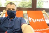 Dzielnicowy z Katowic zasłużonym honorowym dawcą krwi. Krystian Krukowski pomaga od wielu lat