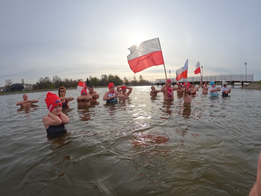 Opoczyńskie morsy świętowały odzyskanie przez Polskę niepodległości [ZDJĘCIA]