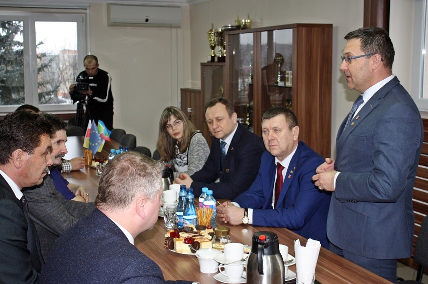 Kraśnik: Władze powiatu podpisały umowę o współpracy z ukraińskim Rejonem Sławuckim (ZDJĘCIA)