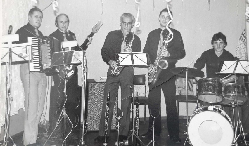 Zespół rozrywkowy „Sax Band”. Od lewej: Zenon Harasim,...