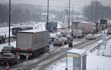 Kraków. Budowa tramwaju do Górki Narodowej. Od 1 lutego kierowców czekają kolejne utrudnienia w ruchu [ZDJĘCIA]