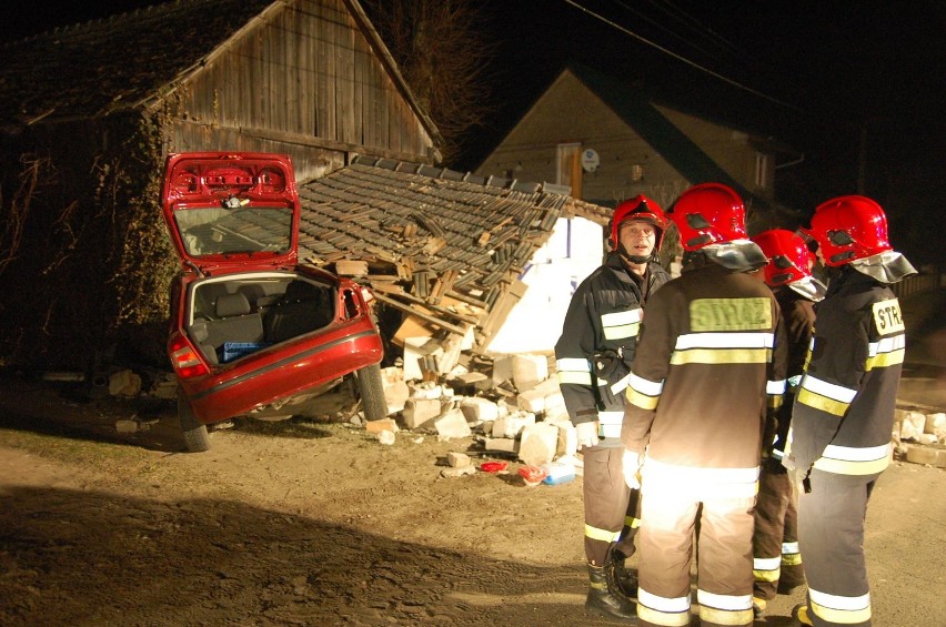 Chrośnica: Śmierć kierowcy. Wjechał w budynek gospodarczy pod Zbąszyniem (ZDJĘCIA,VIDEO)