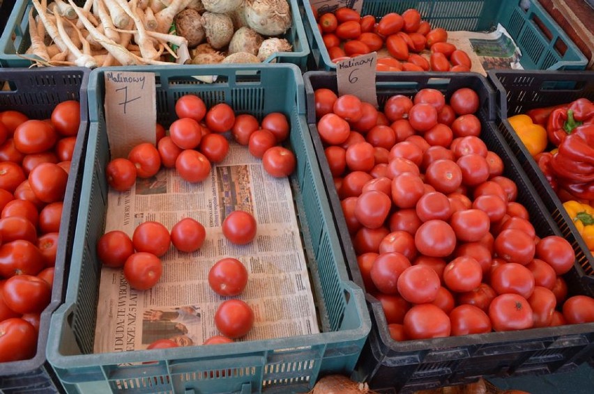 Pomidory malinowe kosztują 6 - 7 zł/kg.