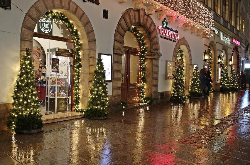 Krakowski Rynek w świątecznej odsłonie [ZDJĘCIA]