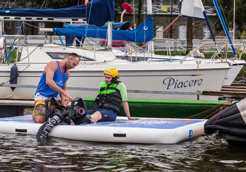 Flyboard, czyli „latające papcie”. Dzięki nim polatasz nad...