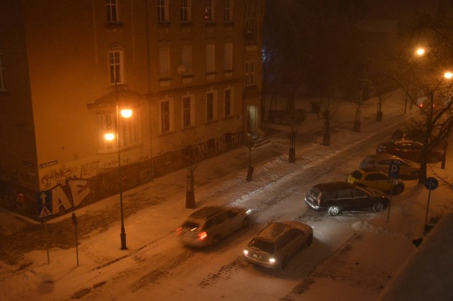 Na szczęście samochody dostosowały prędkość do warunków na drodze.