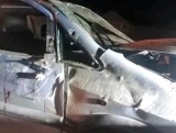Śmiertelny wypadek na Mazowszu. Kierowca uderzył w drzewo i uciekł z auta. 16-letni pasażer zmarł