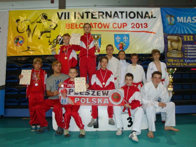 Pleszewscy karatecy zdobyli w Bełchatowie aż trzynaście medali!