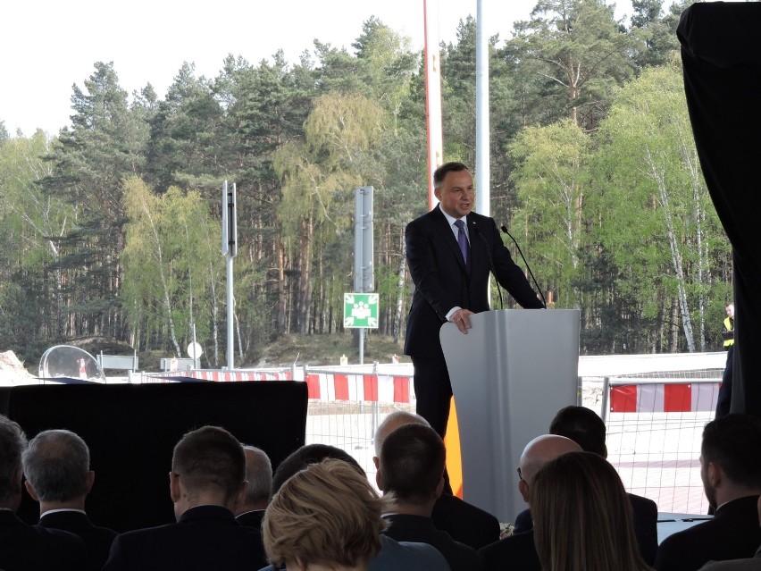 Prezydent Andrzej Duda w Świnoujściu. Podpisano umowę na dofinansowanie rozbudowy terminalu LNG w Świnoujściu