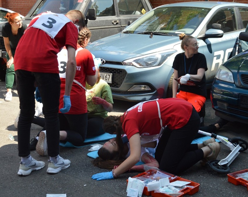 Stary Sącz. Po mistrzowsku udzielają pierwszej pomocy. Starosądeccy licealiści z trzecim miejscem w ogólnopolskiej olimpiadzie 