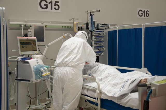 W Tymczasowym Szpitalu COVID-19 w Opolu przebywa 45 chorujących. Z tej grupy 10 jest w stanie ciężkim i wymaga leczenia na odcinku intensywnej terapii.