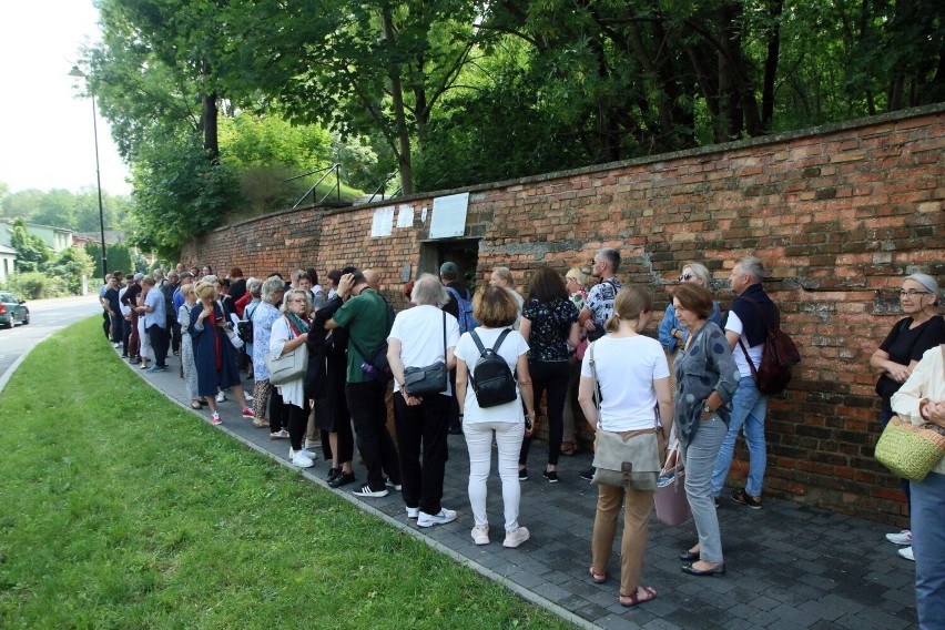 Lublin: Zwiedzanie starego cmentarza żydowskiego na Kalinowszczyzna [ZOBACZ ZDJĘCIA]        