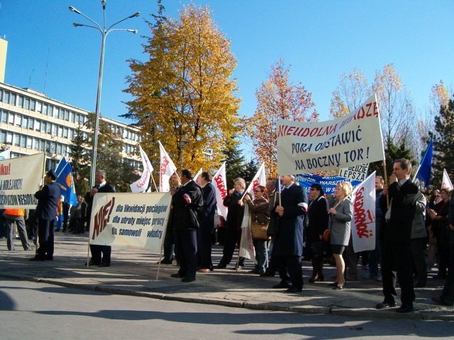 Kielce. Manifestacja kolejarzy z regionu świętokrzyskiego