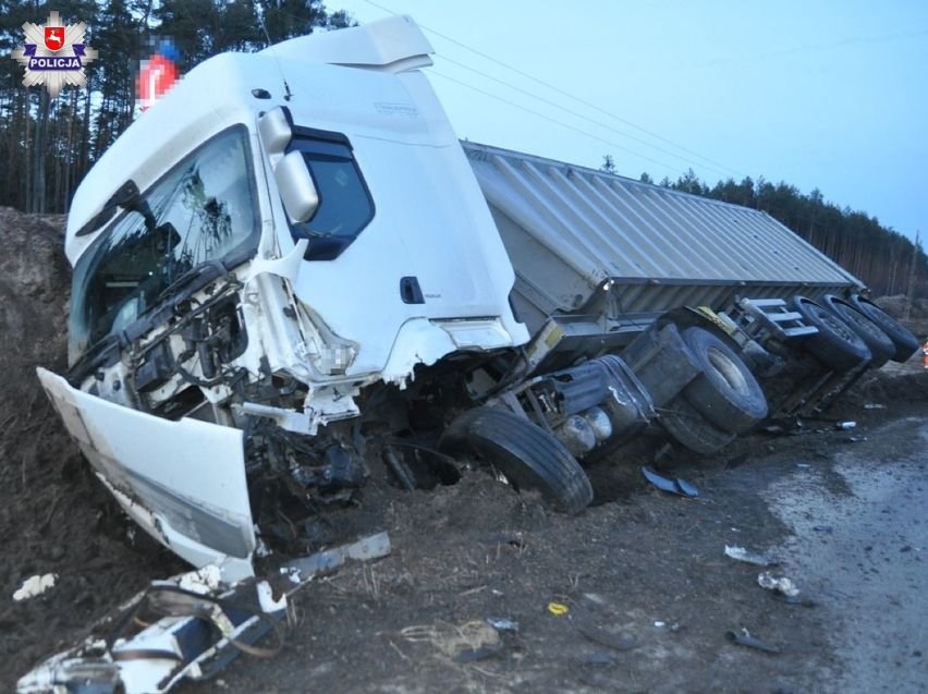 Tragiczny wypadek w Łążku Ordynackim. 27-letniego kierowcy nie udało się uratować
