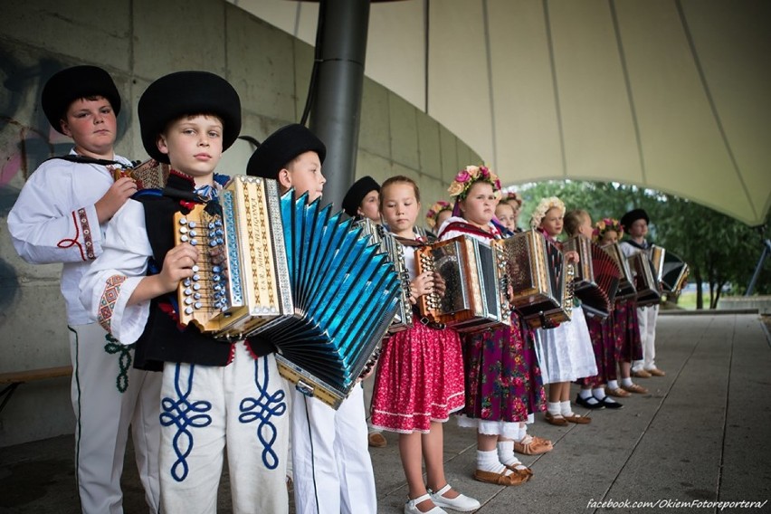Folk Day w Węgierskiej Górce. Grali, że aż zapierało dech w piersiach [ZDJĘCIA]