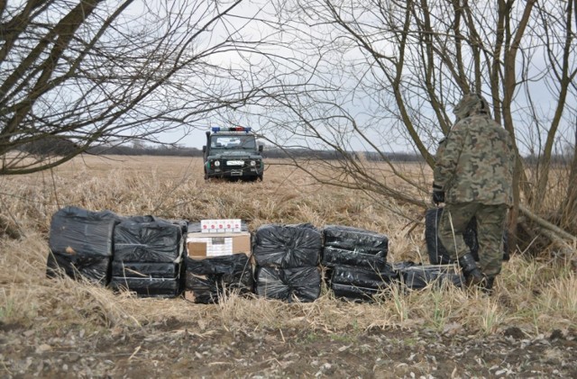Chełmscy pogranicznicy rozbili zorganizowaną grupę przestępczą zajmującą się przemytem kontrabandy.
