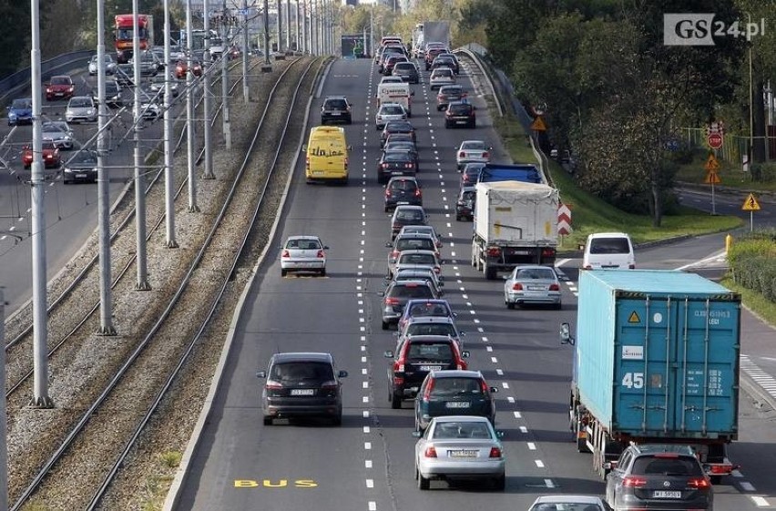 Uwaga kierowcy, problemy na ul. Gdańskiej. Jeden pas zamknięty 