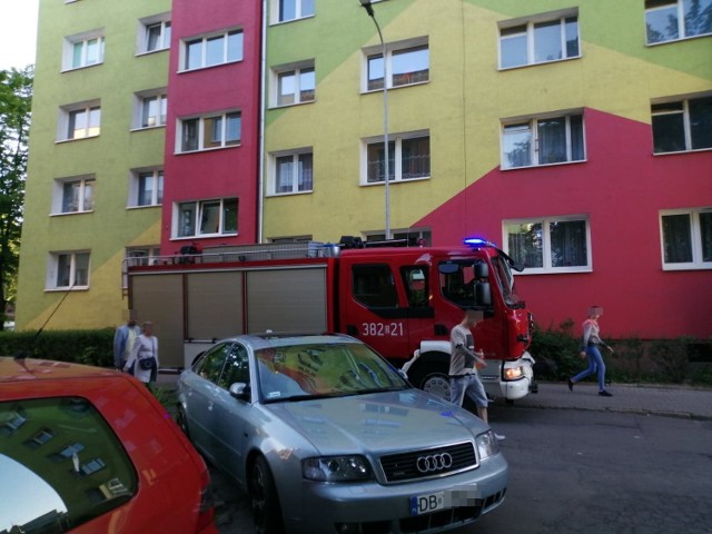 Wolanie o pomoc na Piaskowej Górze w Wałbrzychu usłyszeli sąsiedzi. Dobrze, że nie pozostali obojętni