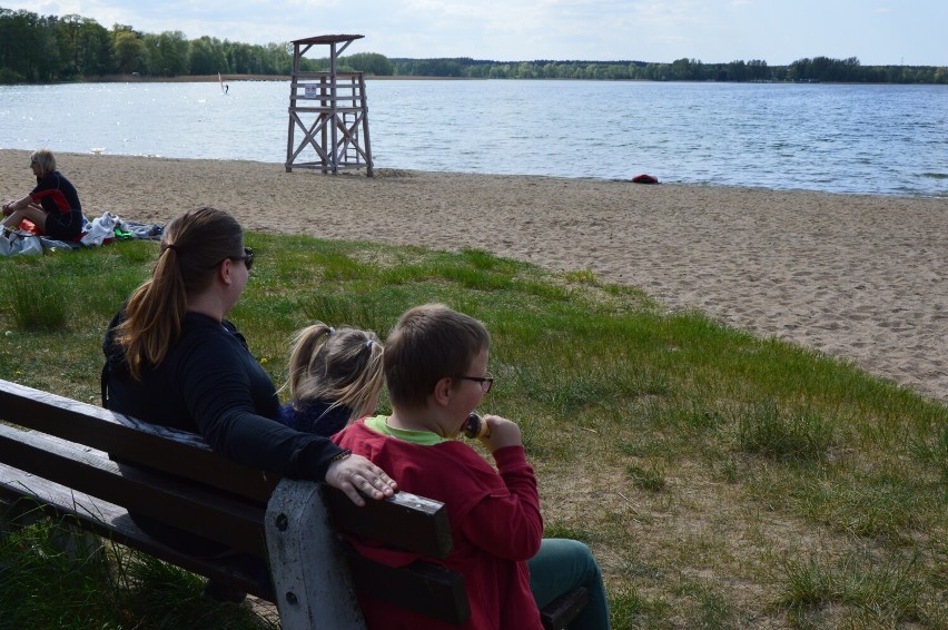 Już w maju na pszczewskiej plaż wypoczywają turyści.