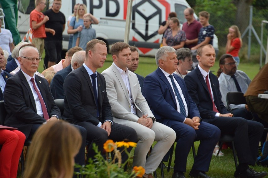 Dożynki powiatowe w Jutrosinie - 2021. Msza święta, tradycyjne obrzędy i zabawa na zakończenie [ZDJĘCIA]