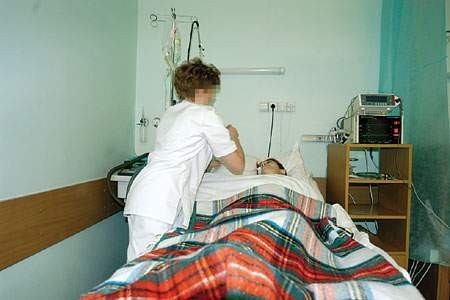 Za noc opieki pielęgniarskiej płaci się od 50 do 200 zł.