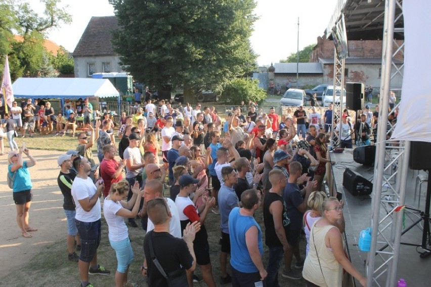 Peja na mini festiwalu muzycznym Gliństock 2019 w Glińsku...