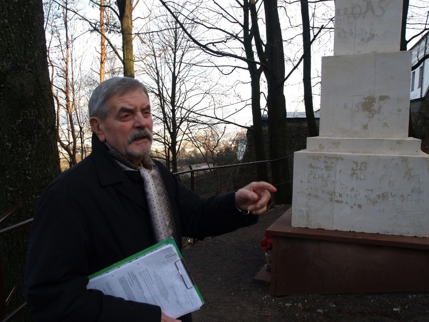 O odnowieniu pomnika opowiedział Stanisław Szrek