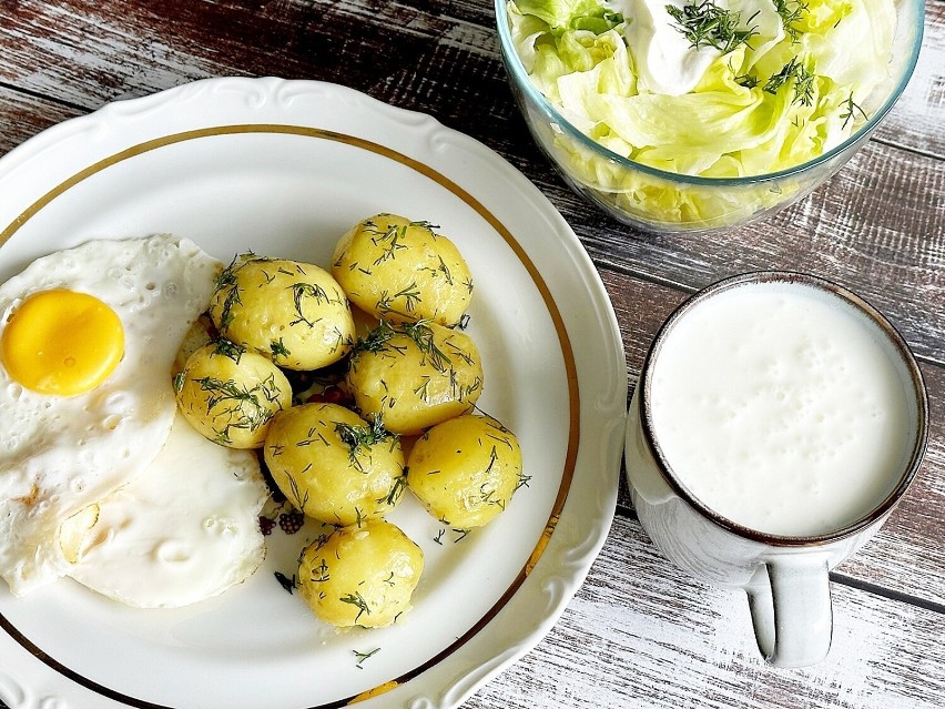 Przepis na obiad z młodymi ziemniakami jest bardzo prosty do...