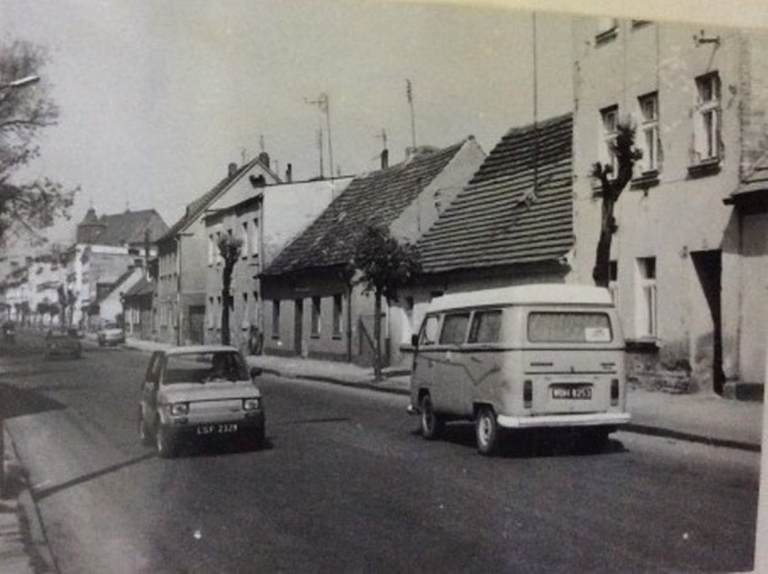 Góra. Zobaczcie ulicę Wrocławską na zdjęciach z początku lat 90. ubiegłego wieku [ZDJĘCIA]