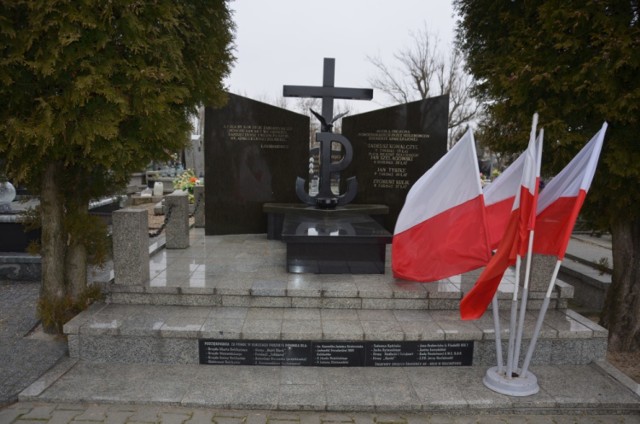 Uroczystości poświęcone żołnierzom AK odbyły się na bełchatowskim cmentarzu