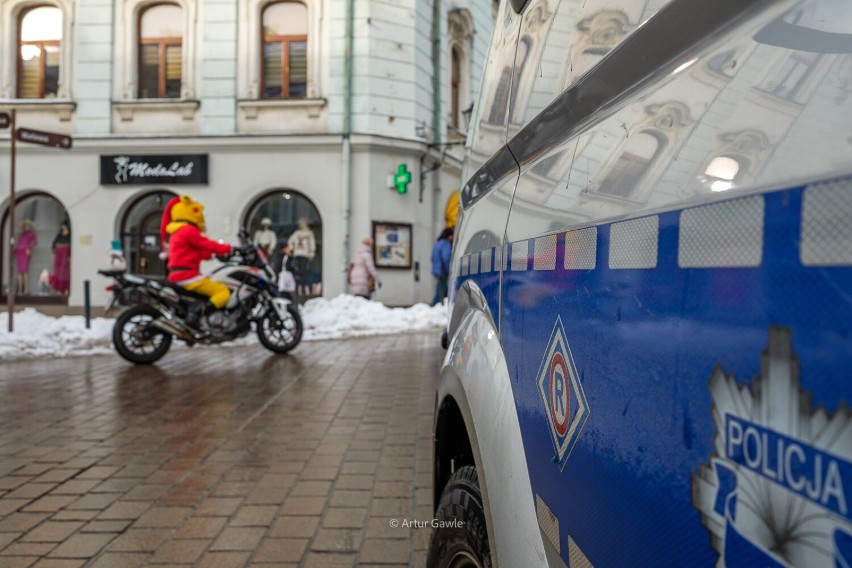 Motomikołaje na ulicach Tarnowa. Przywieźli prezenty dla dzieci z placówek opiekuńczo-wychowawczych w mieście