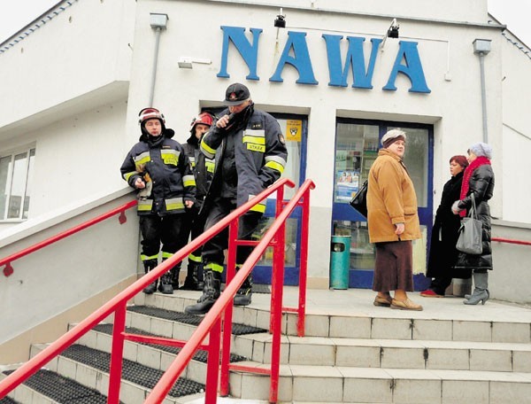 Poszukiwanie bomby na basenie trwało kilka godzin